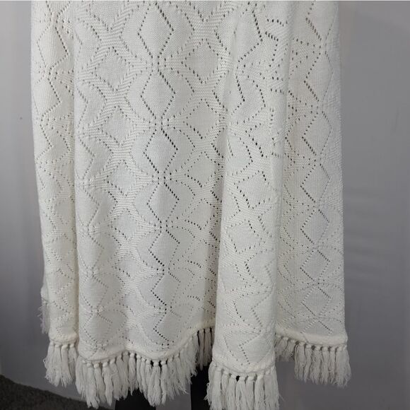 Vintage 70's White Knit Poncho Cape - Picture 6 of 10